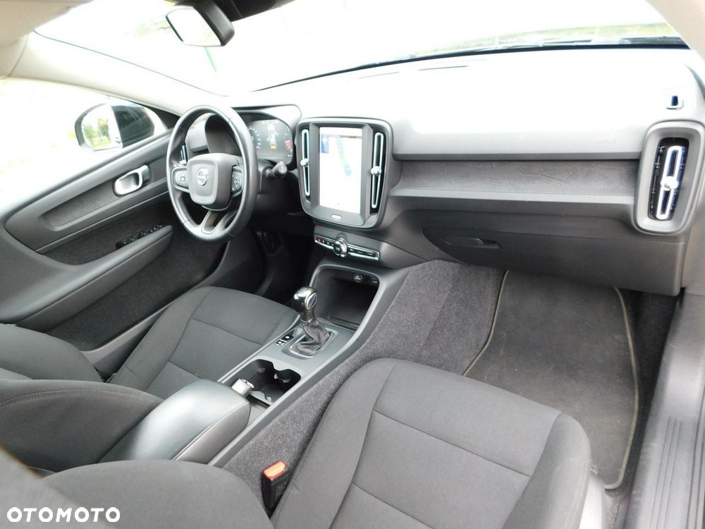 Volvo XC 40 T3 Momentum - 8