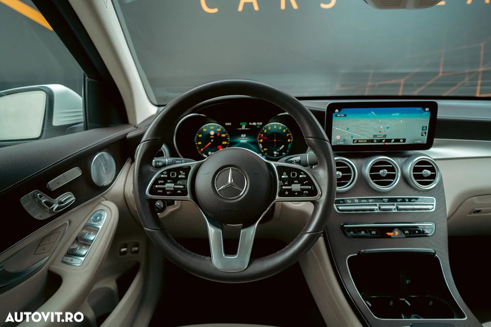 Mercedes-Benz GLC 300 e 4MATIC - 24