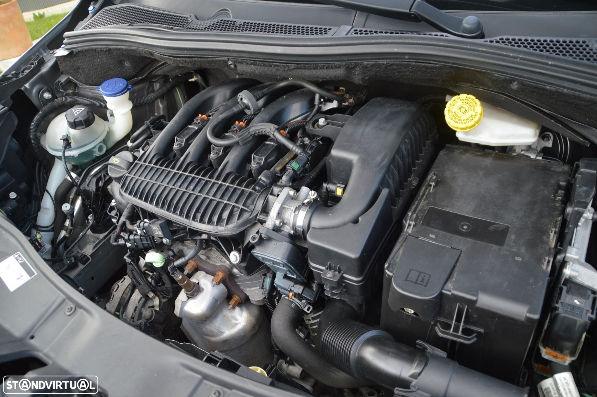 Peugeot 2008 1.2 PureTech Allure - 23