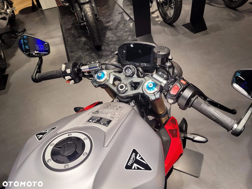 Triumph Street Triple - 7