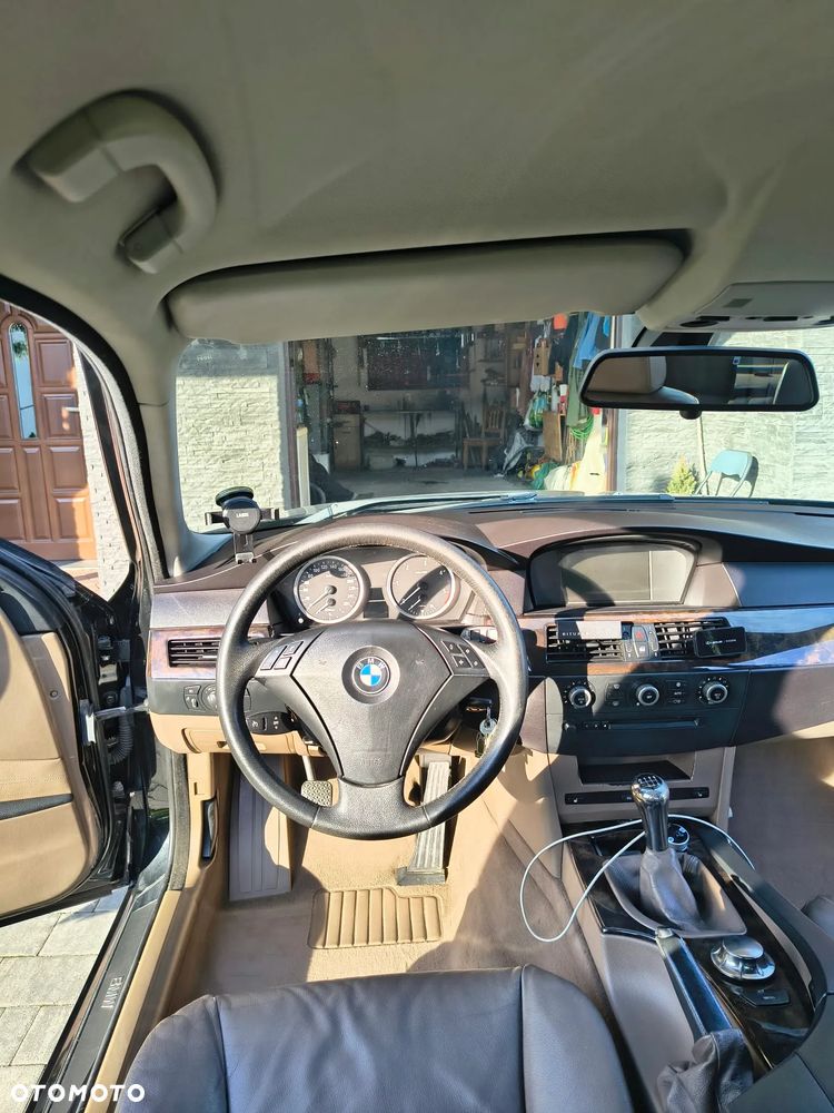 BMW Seria 5 525d - 34