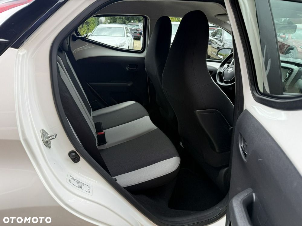 Toyota Aygo x-play touch - 25