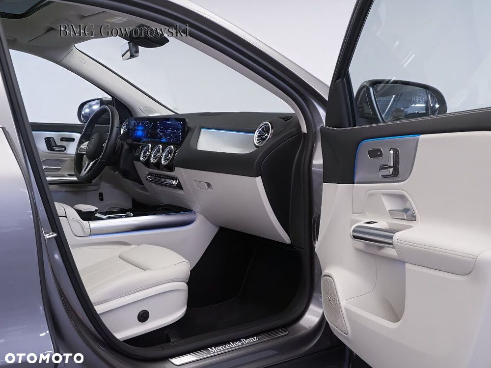 Mercedes-Benz GLA - 8