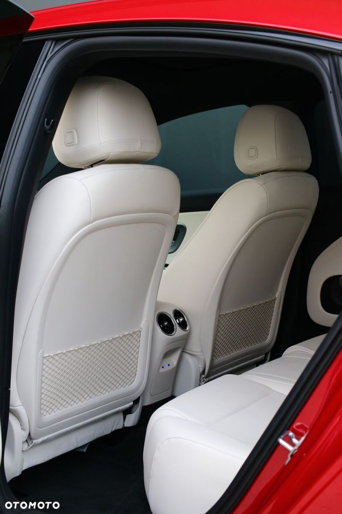 Mercedes-Benz CLA - 37