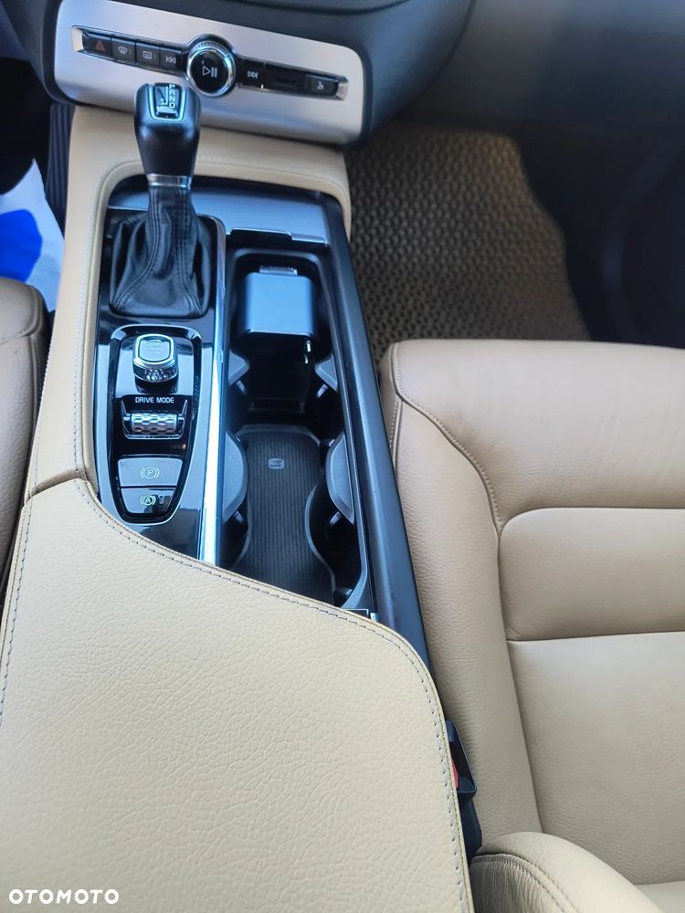 Volvo XC 90 T6 AWD Momentum 7os - 9