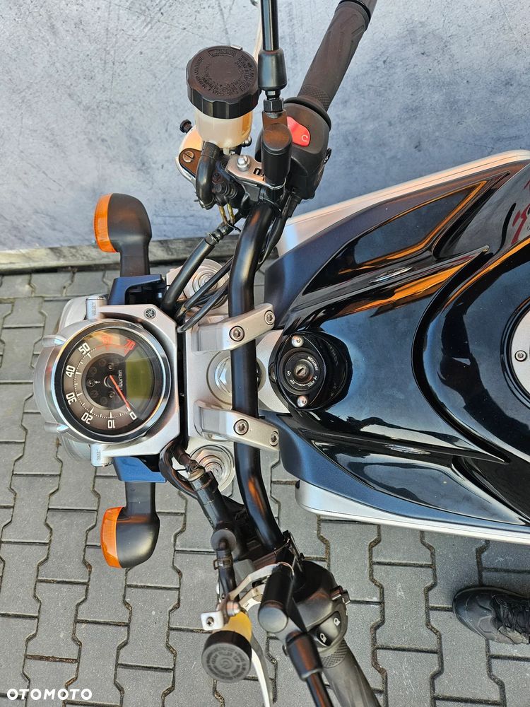Yamaha MT - 8