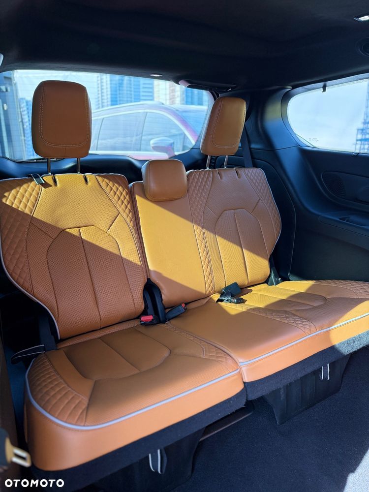 Chrysler Pacifica - 29
