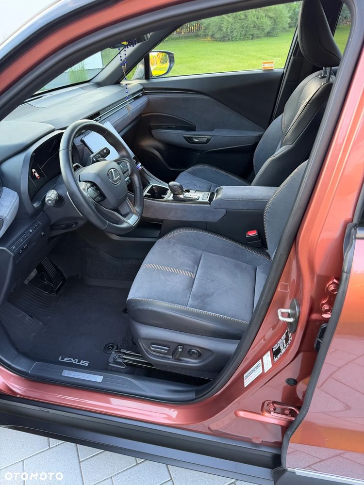 Lexus LBX 1.5 Hybrid Cool AWD - 22