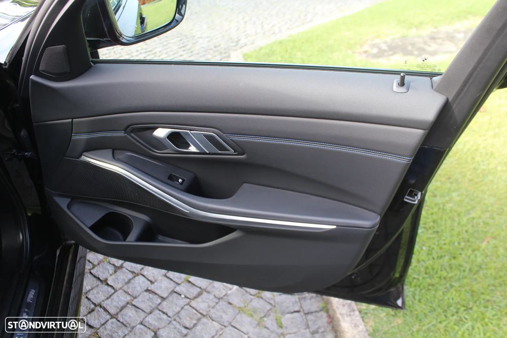 BMW 330 e Aut. M Sport - 26