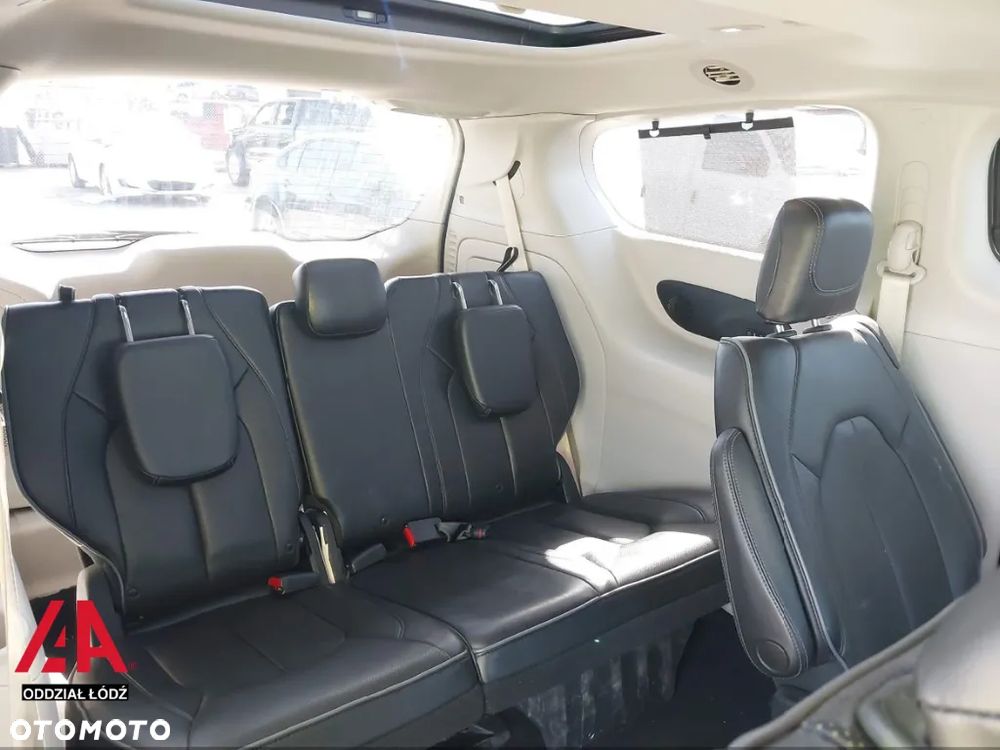 Chrysler Pacifica - 5