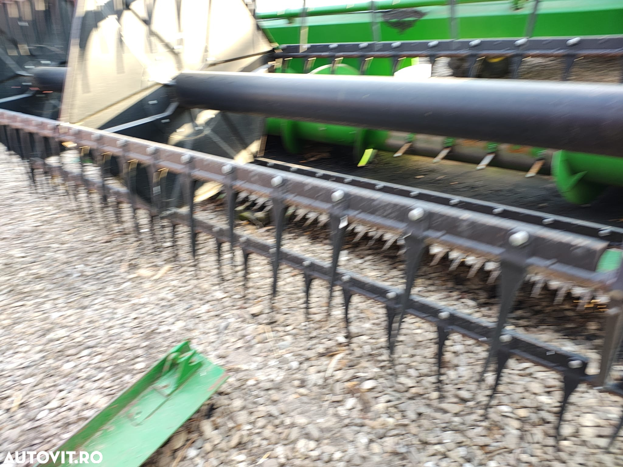 John Deere W330 - 15