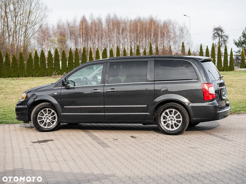 Lancia Voyager 3.6 Platinum - 14