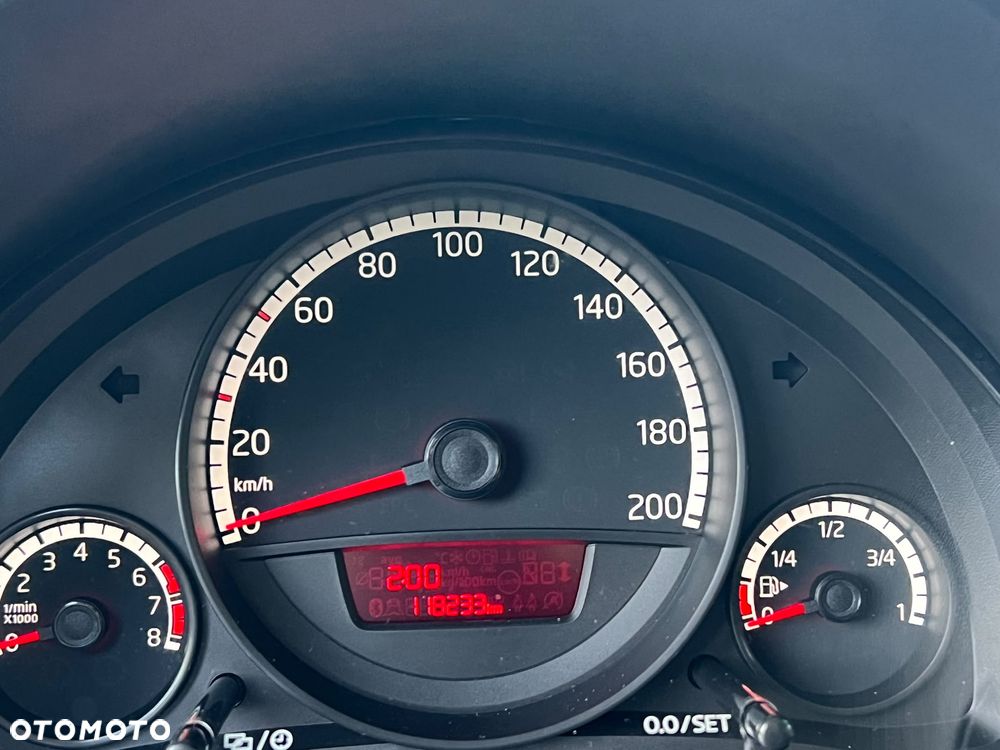 Volkswagen up! high - 33
