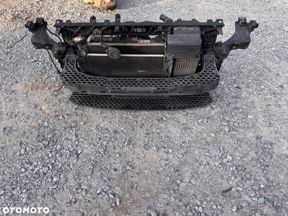 Pas przedni chłodnice belka pod zderzak Kia Sportage III 1.7 CRDI