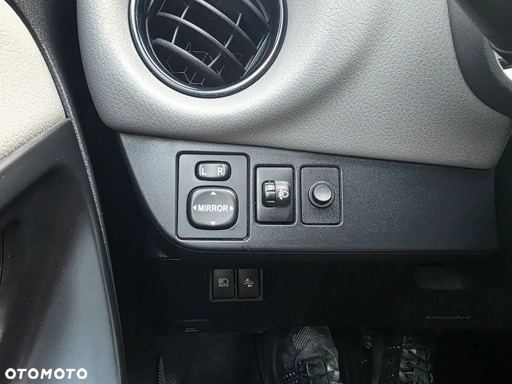 Toyota Yaris 1.33 Selection Platinum - 20