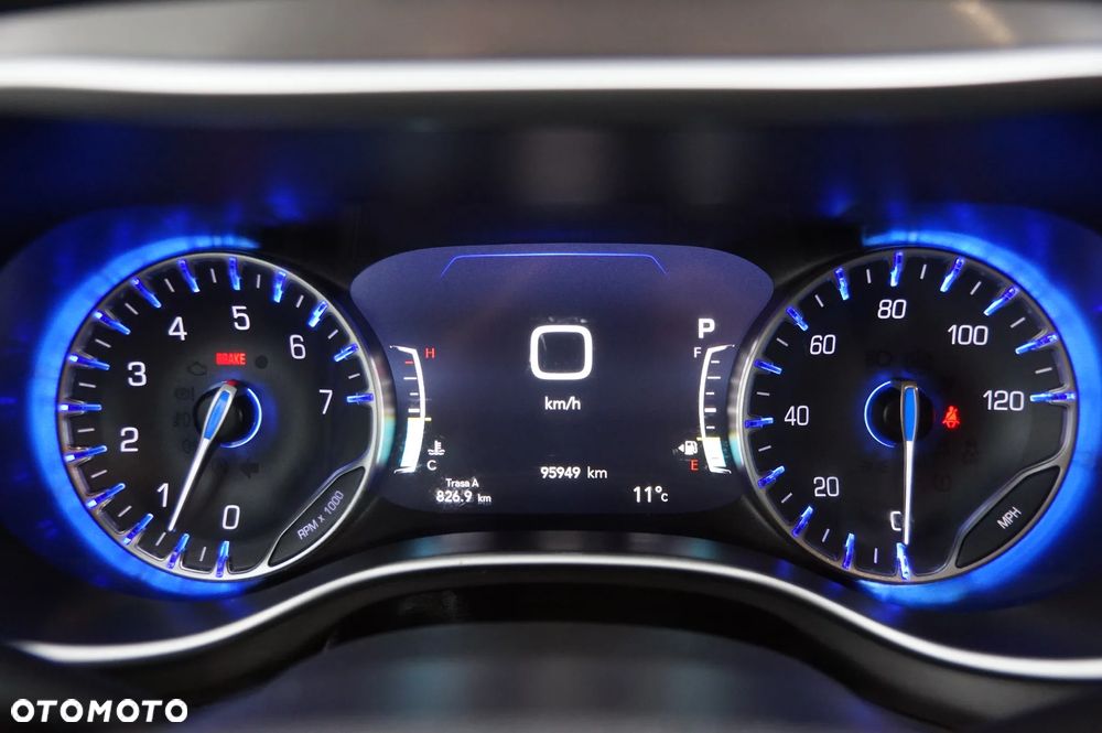 Chrysler Pacifica - 17