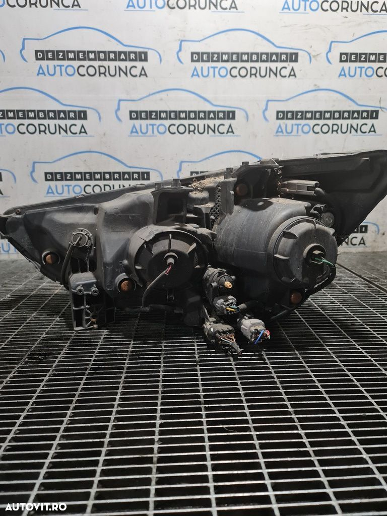 Far Dreapta Mitsubishi ASX Facelift 2012 2012 - 2016 SUV 4 Usi (1312) Cu lupă - 3