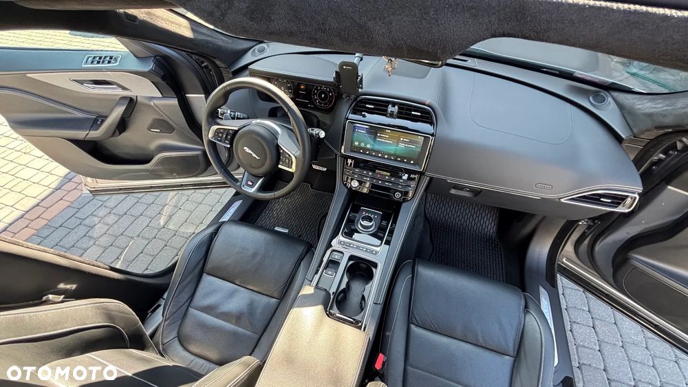 Jaguar F-Pace - 23