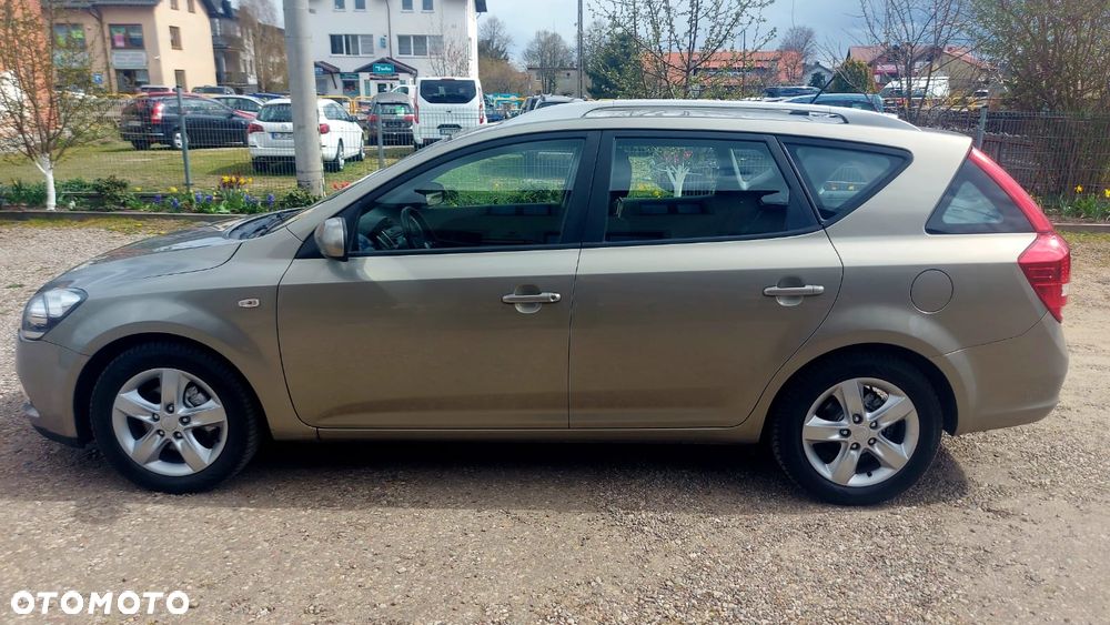 Kia Ceed - 13