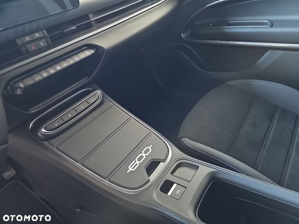 Fiat 600 1.2 Turbo Sport eDCT - 17