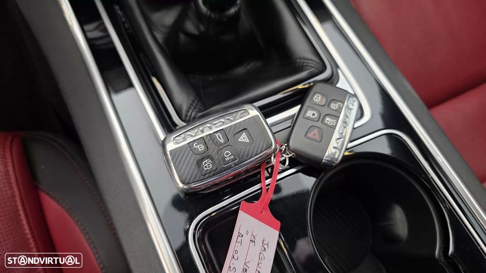 Jaguar XE 2.0 D R-Sport - 44