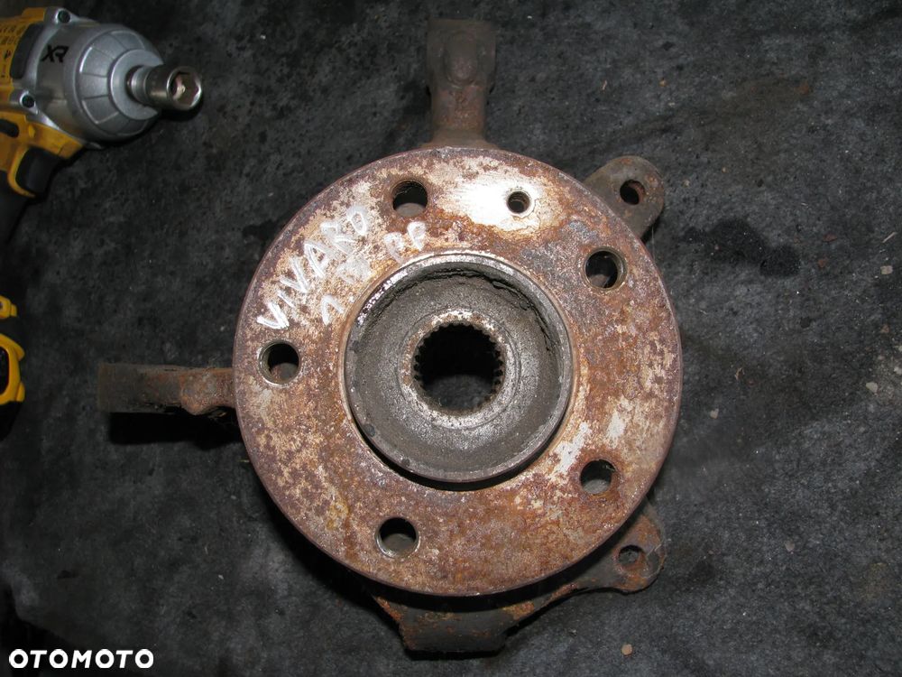 PIASTA ZWROTNICA PRAWY PRZÓD OPEL VIVARO A 1.9 CDTI - 1