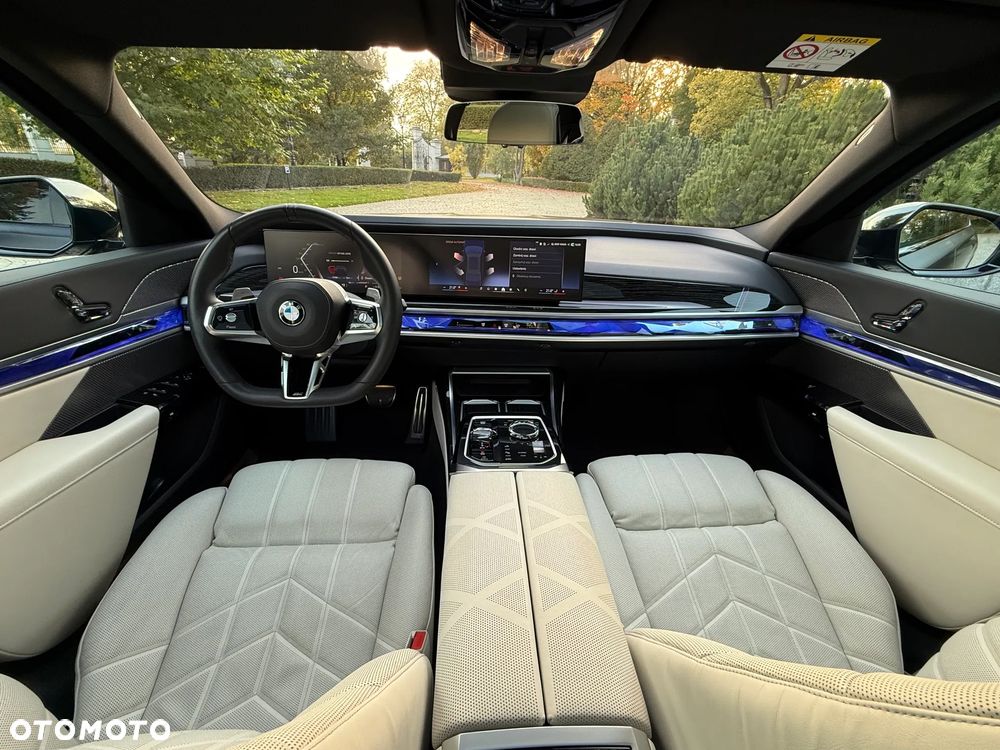 BMW Seria 7 - 32