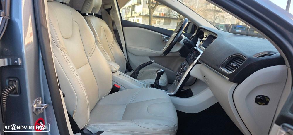 Volvo V40 Cross Country 2.0 D3 Momentum - 13