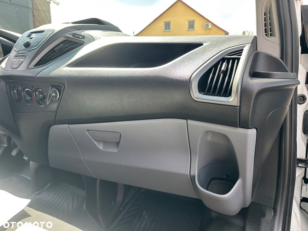 Ford TRANSIT CUSTOM - 17