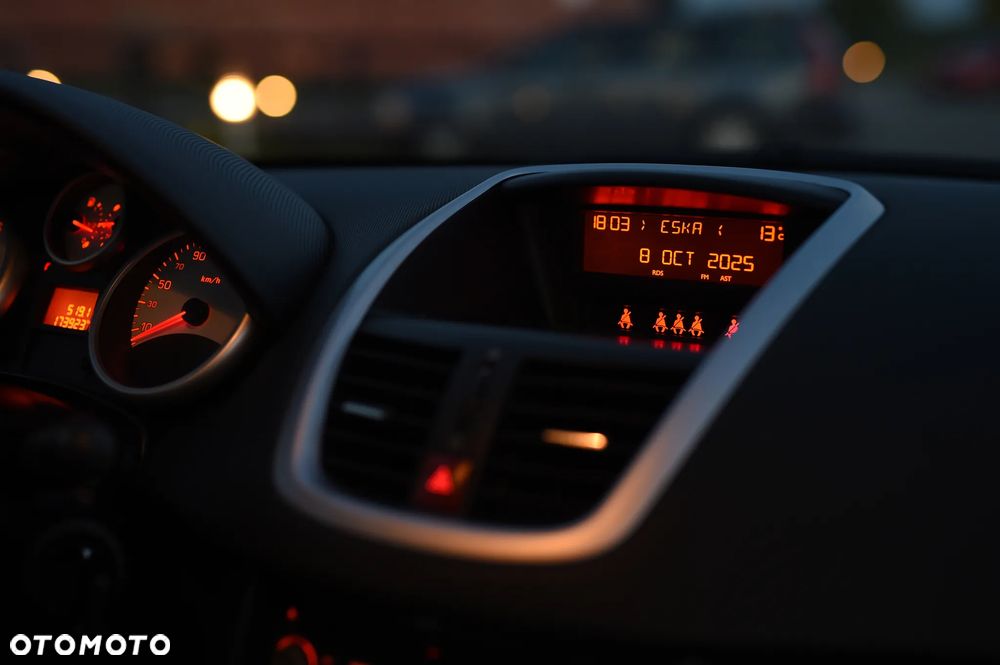 Peugeot 207 - 24