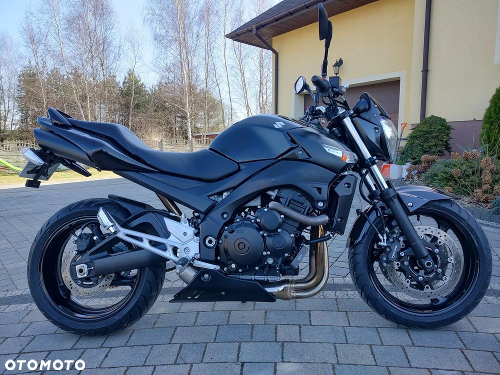 Suzuki GSR - 5
