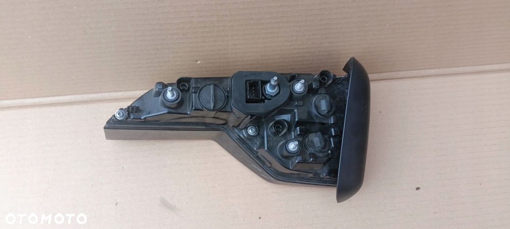 lampa tylna lewa audi a4 b9 kombi w klape 8w9 15- - 13