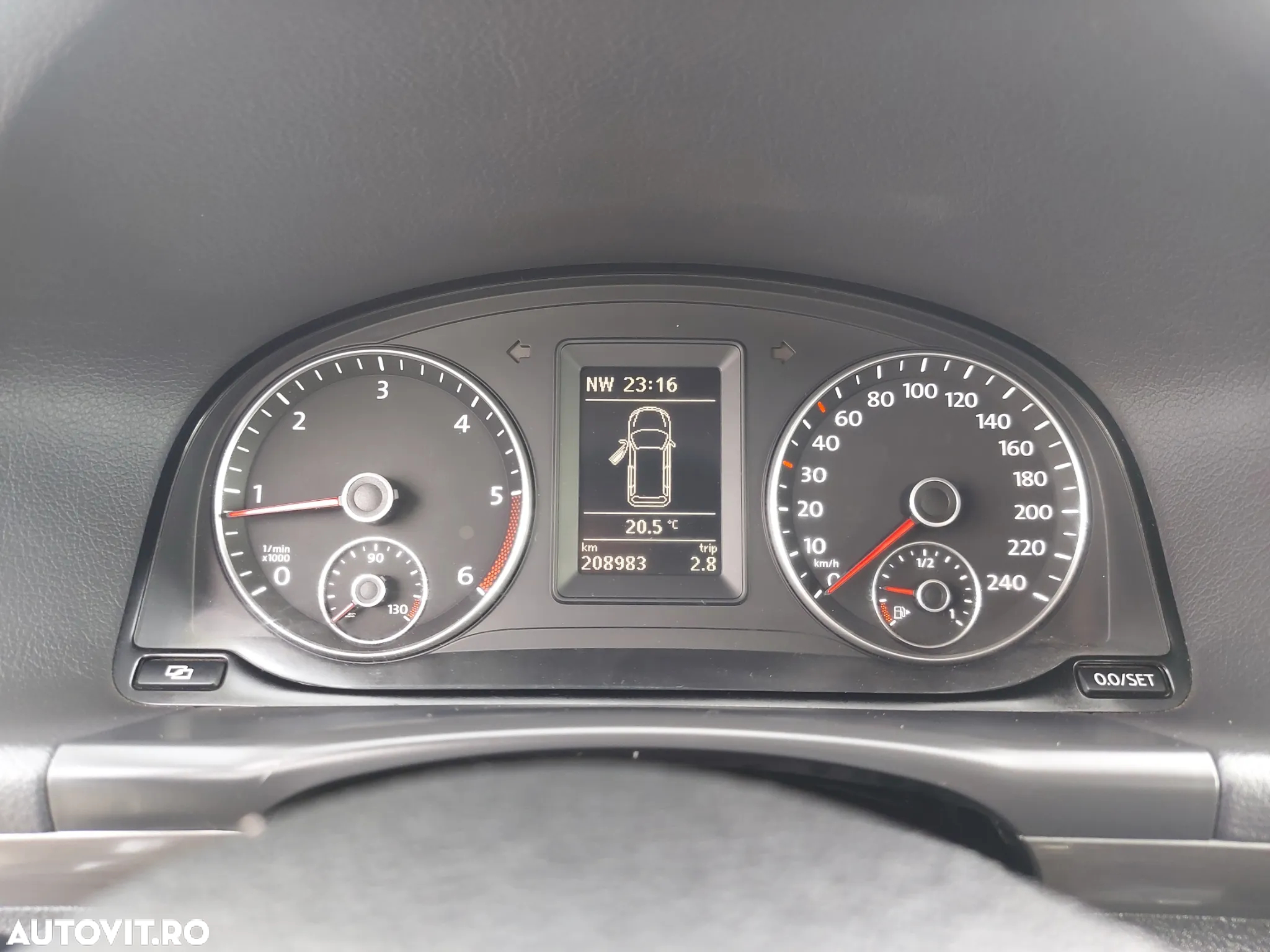 Volkswagen Touran - 16