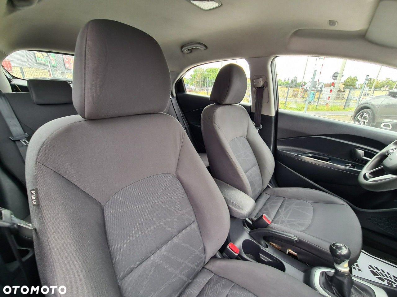 Kia Rio 1.2 L - 22