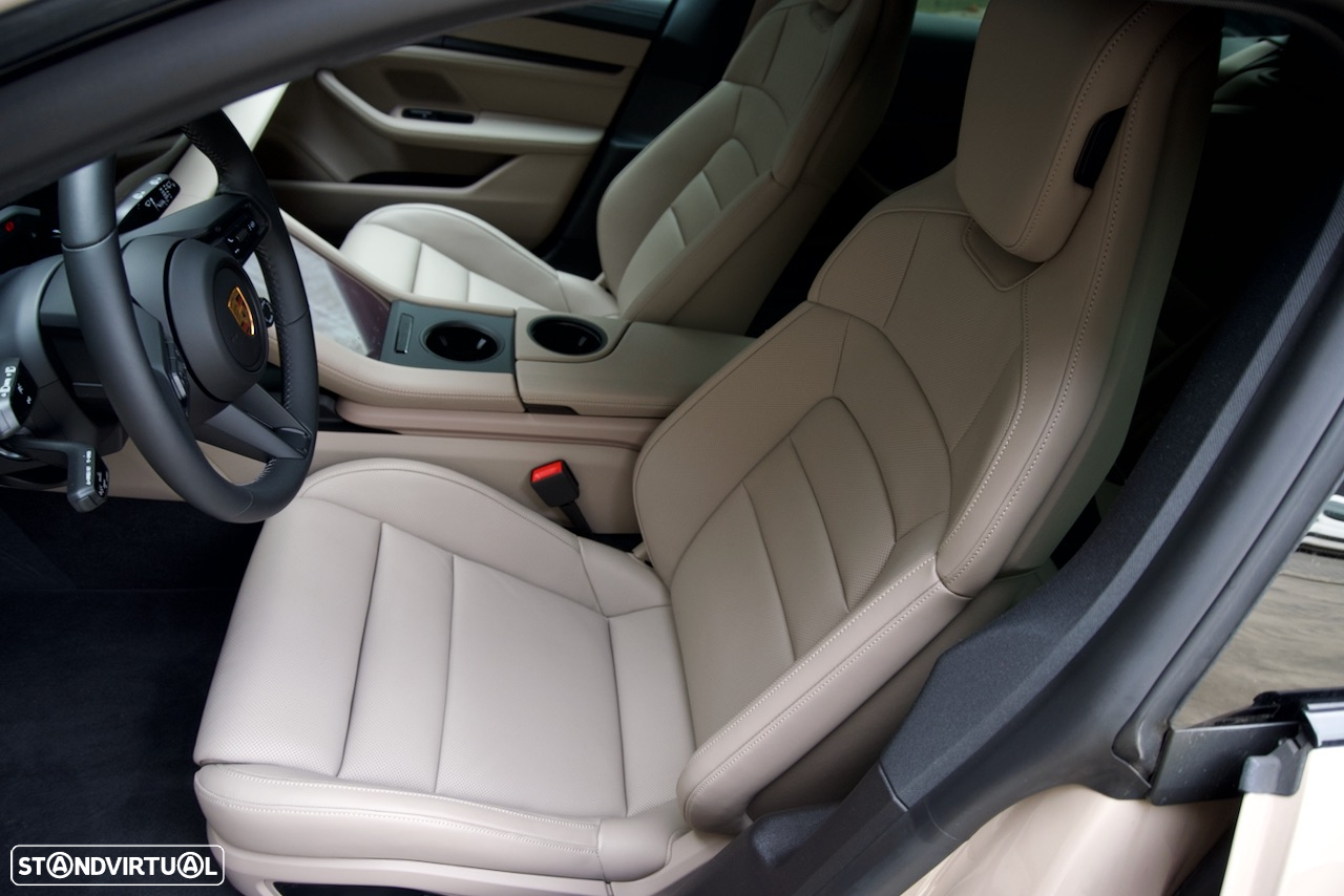 Porsche Taycan Cross Turismo 4S - 12