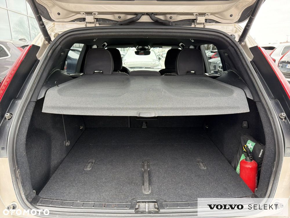 Volvo XC 40 - 25