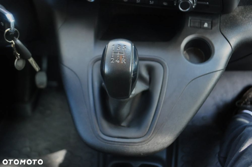 Opel COMBO E - 24