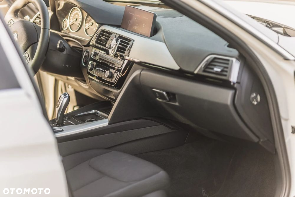 BMW Seria 3 325d Advantage sport - 32