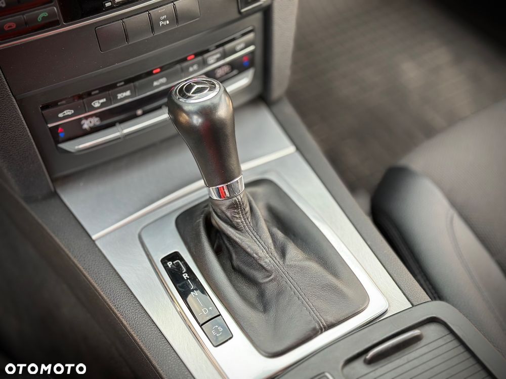 Mercedes-Benz Klasa E 200 CGI BlueEFFICIENCY Automatik Avantgarde - 24