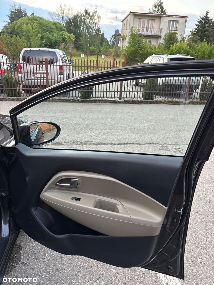 Kia Rio 1.2 L - 16
