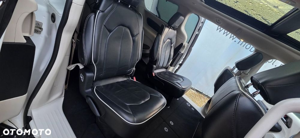 Chrysler Pacifica - 40