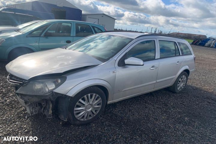 Panou sigurante si relee 13206745 Opel Astra H [2004 - 2007] wagon 1. - 5