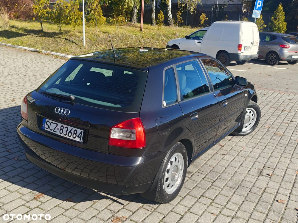 Audi A3 Sportback 1.6 Ambiente - 25