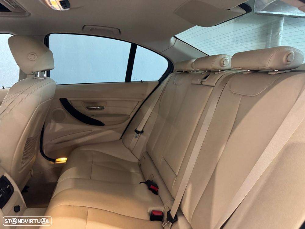 BMW 328 i Auto Pack M - 12