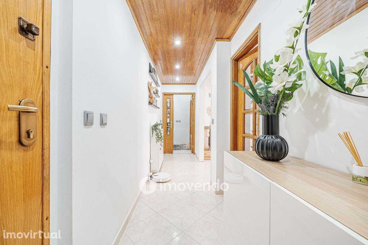 Apartamento T3, com estacionamento e arrecadação, na Ramada - Grande imagem: 2/52