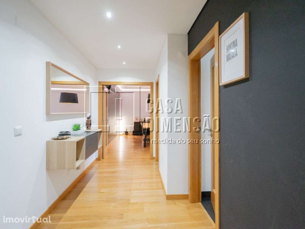 Apartamento de tipologia T2 na Serra de Carnaxide, como NOVO!! - Grande imagem: 2/44