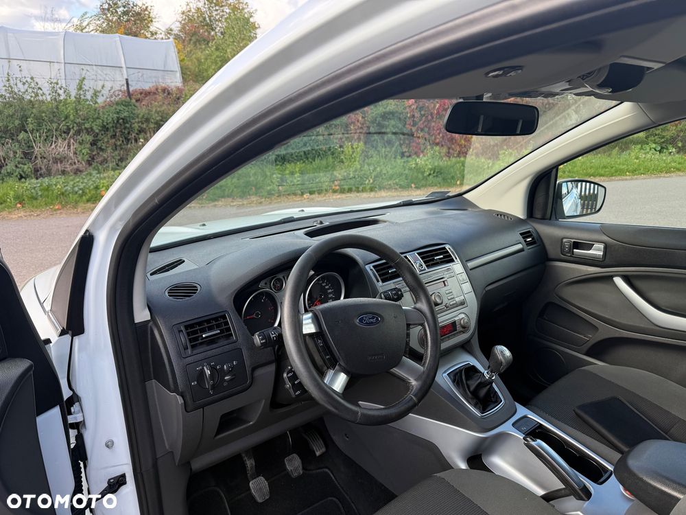 Ford Kuga - 17