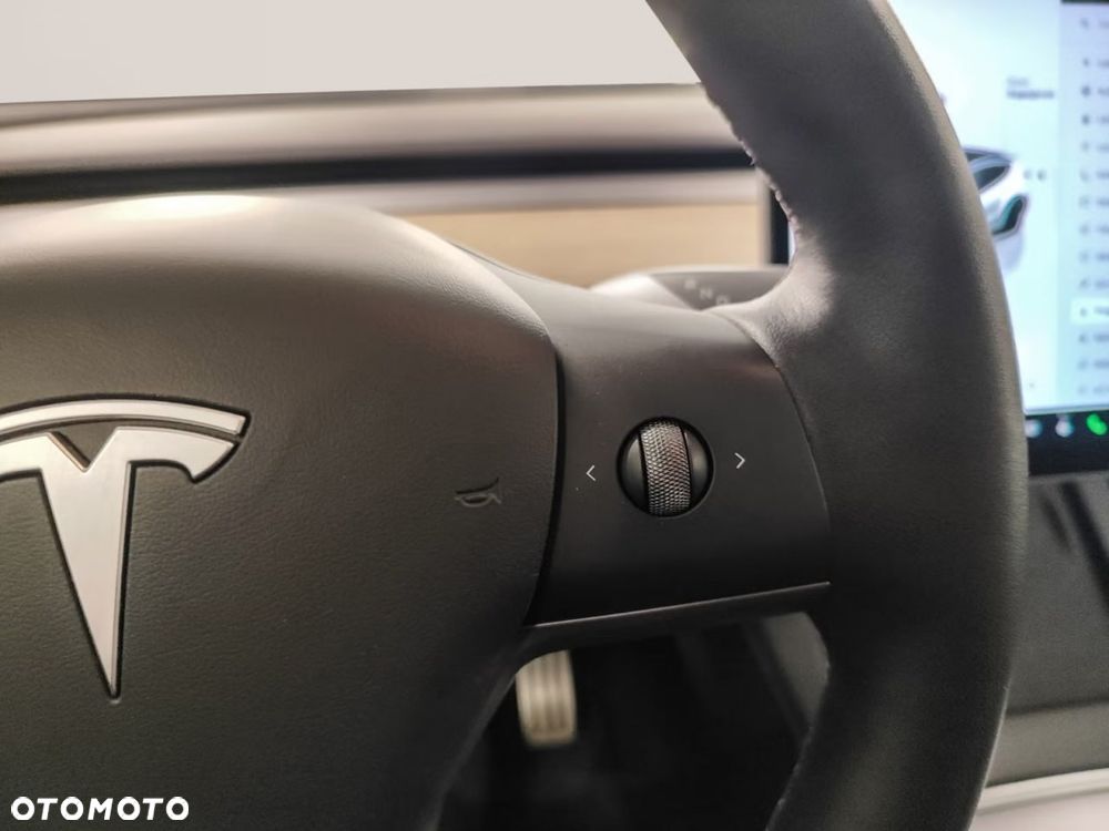 Tesla Model Y Performance Dual Motor AWD - 31
