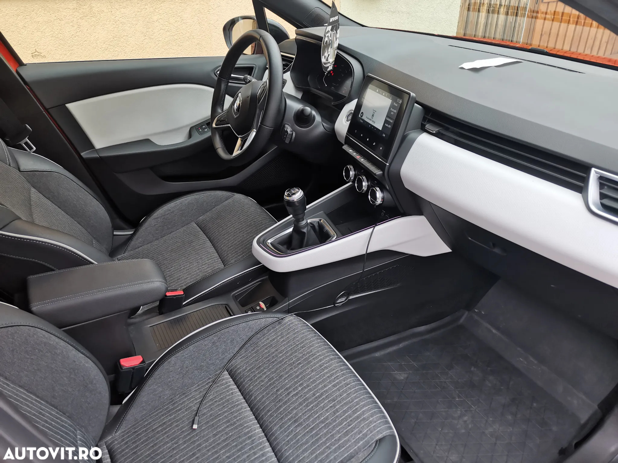 Renault Clio V TCe 90 Techno - 21