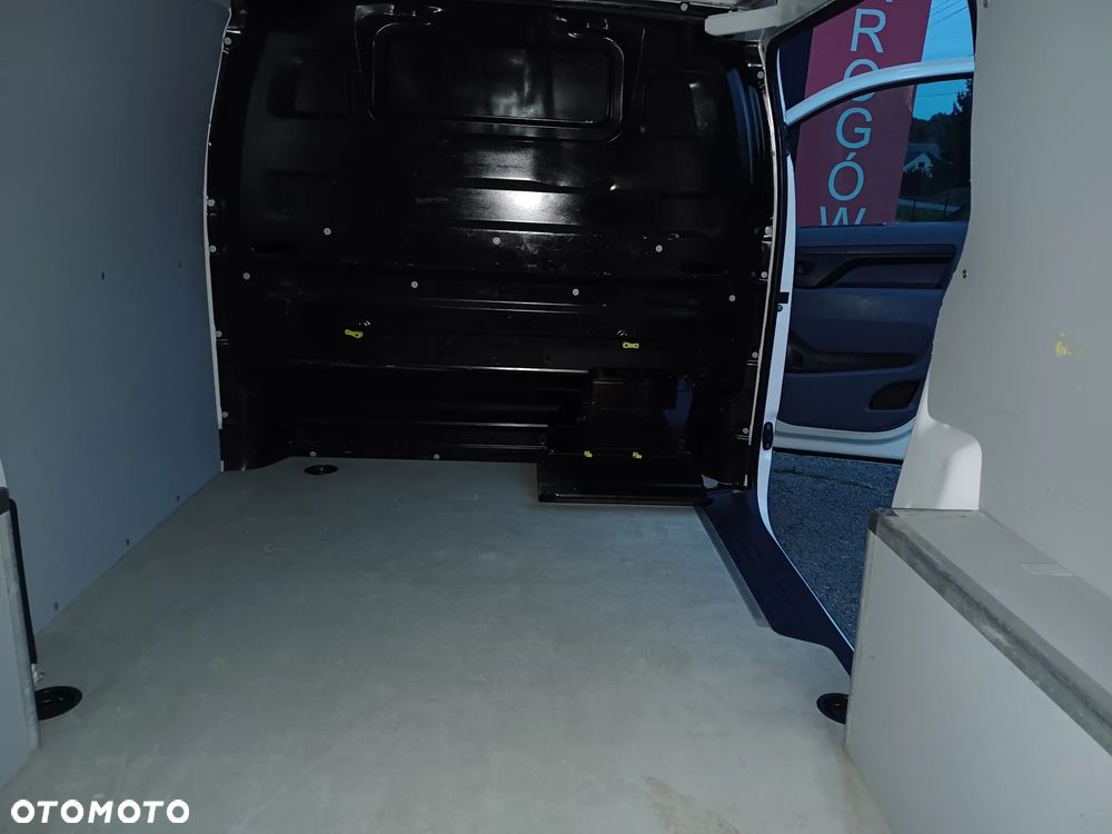 Peugeot Expert Vivaro proace - 26